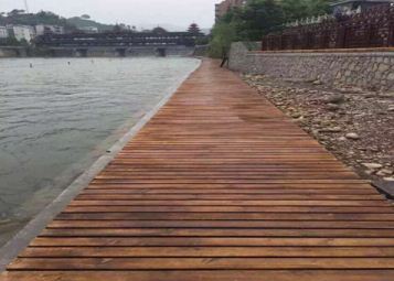 ��α������ľ�ذ��_��  ����